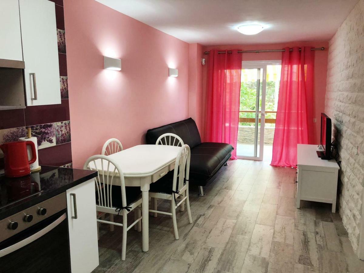 Lovely 1-bedroom apartment with a big terrace, Las Americas, Tenerife Arona  Buitenkant foto